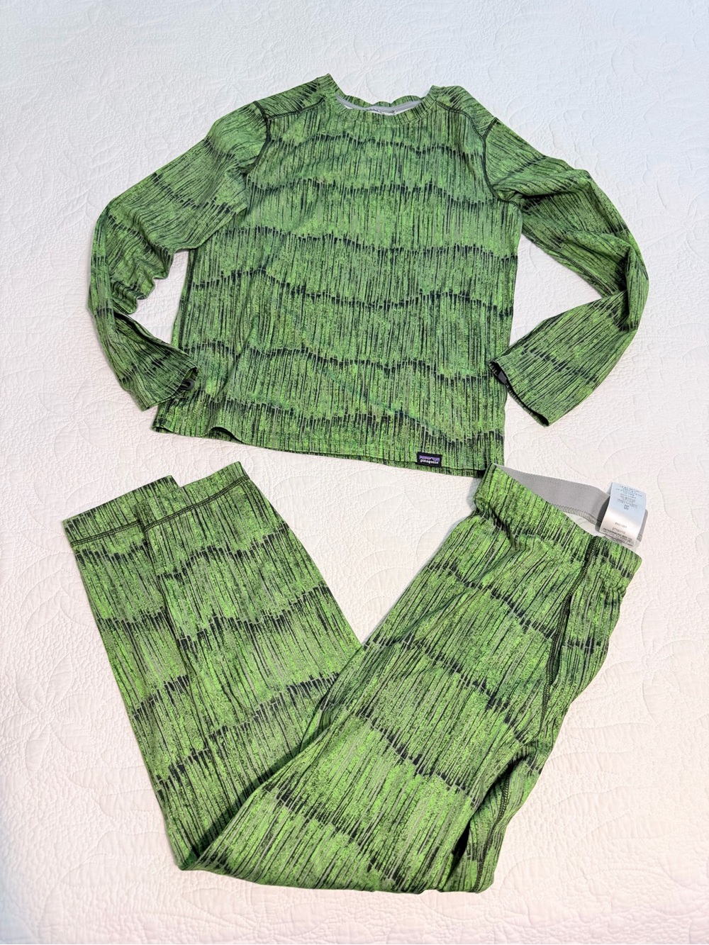 Boys Patagonia Capilene base layer pants and top set size large 12 Silky